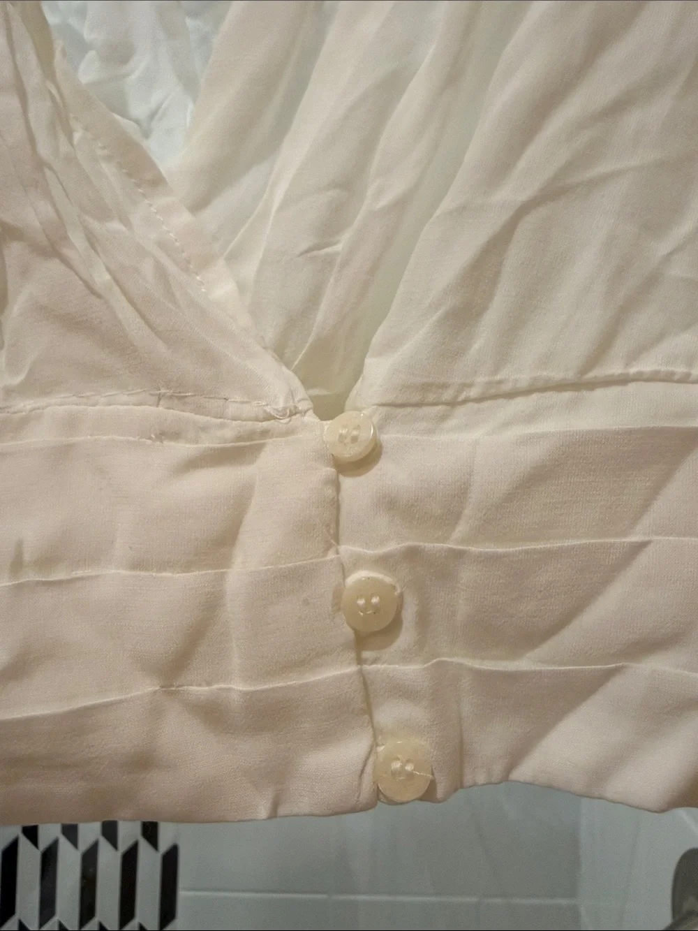 NWT - Zara Cream V-Neck Puff Sleeve Cropped Blouse